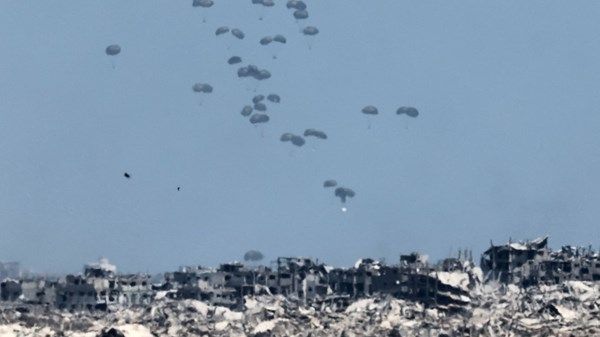إيطاليا تعلن بدء إنزال المساعدات جواً على غزة السبت المقبل