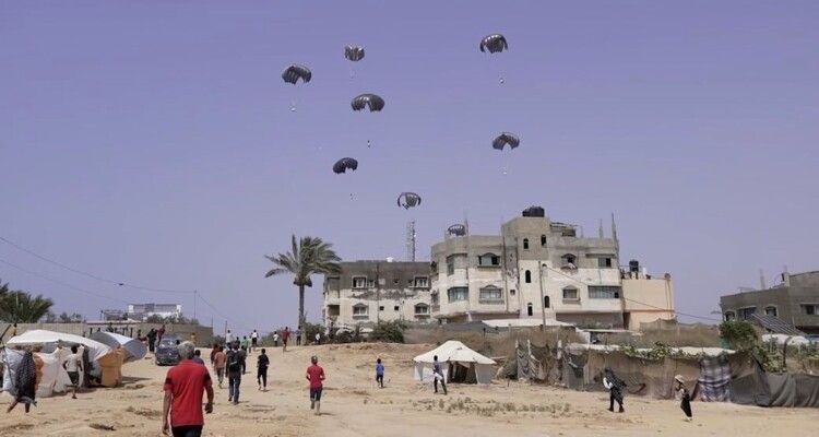 بن زايد: تنفيذ عملية إسقاط جوي للمساعدات الإنسانية على غزة بقيادة الإمارات والأردن