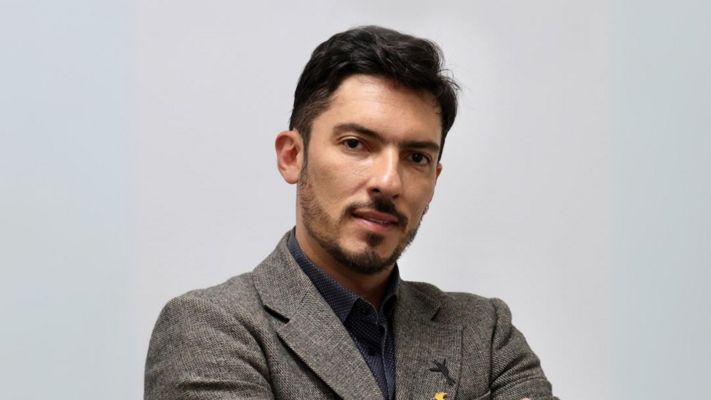 تعيين ممثل سابق للأفلام الإباحية وزيرًا للمساواة في كولومبيا