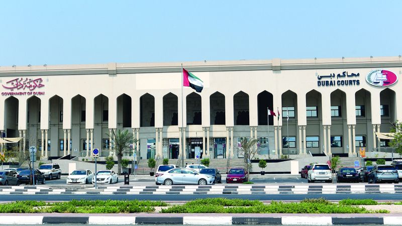 الامارات | مستأجر «رولز رويس» يرتكب مخالفات بـ 5400 درهم في يوم  