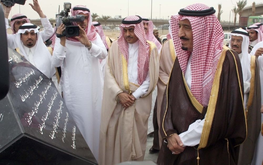 أخبار من السعودية.. شاهد بالفيديو.. شهادة للتاريخ.. لأول مرة تسجيل يكشف تفاني خادم الحرمين في العمل