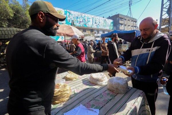 شينخوا: أزمة سيولة خانقة في قطاع غزة مع تواصل الحرب بين إسرائيل وحماس