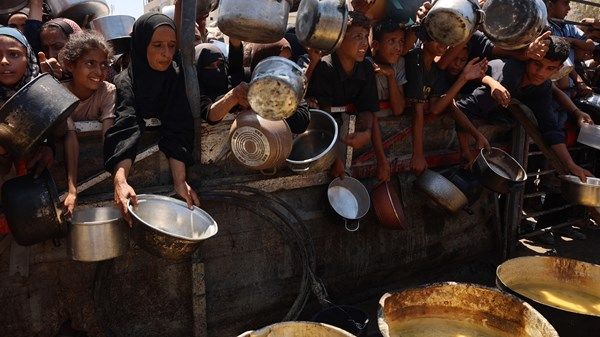 باكستان ترسل 100 طن من المساعدات إلى قطاع غزة