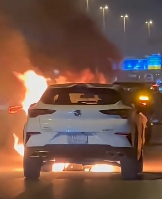 شاهد بالفيديو.. فتاة سعودية تفقد سيارتها في حريق وتُكافأ بسيارة جديدة لهذا السبب العجيب!
