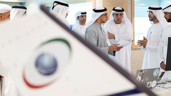 منصور بن زايد يزور المركز الوطني للأرصاد ويطلع على أبرز مشاريعه وتقنياته المتقدمة