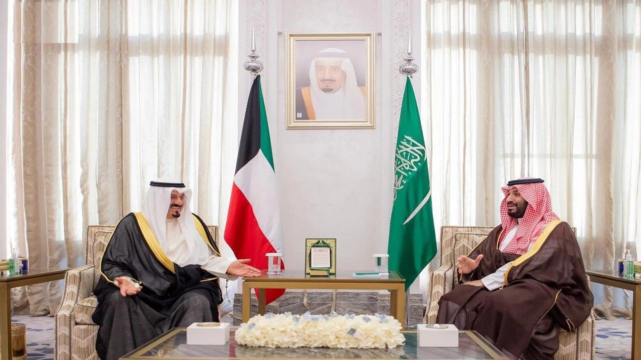 ولي العهد يستقبل رئيس مجلس الوزراء الكويتي