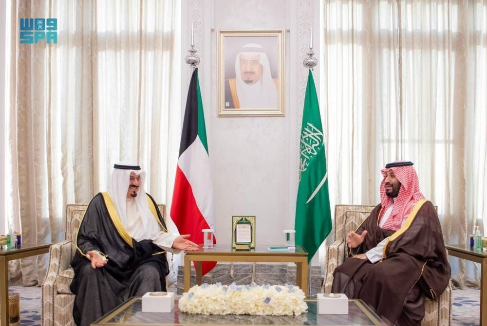ولي العهد ورئيس وزراء الكويت يستعرضان العلاقات وأوجه التعاون