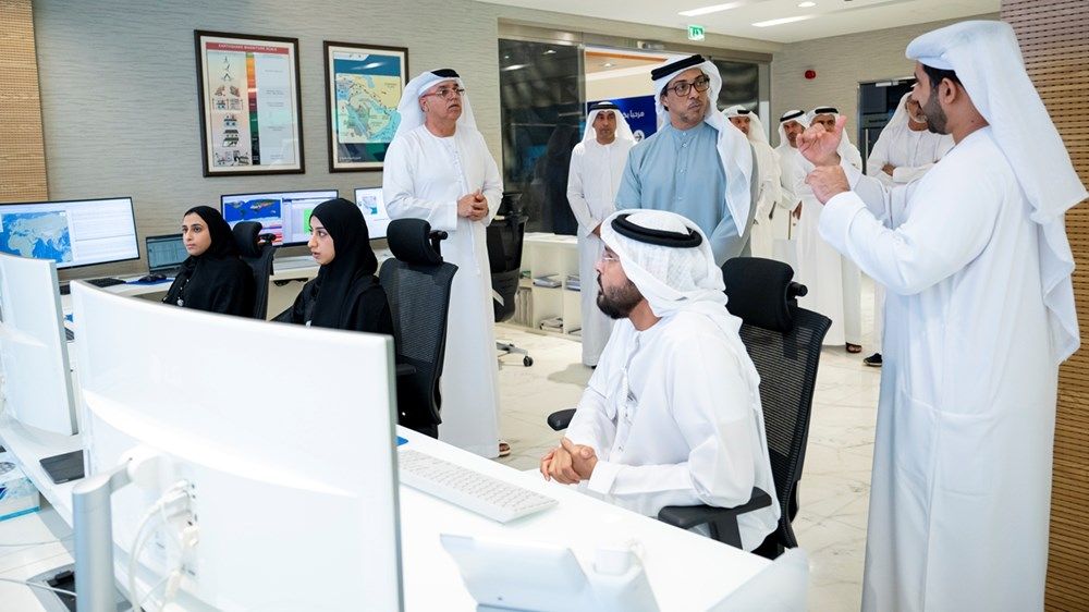 منصور بن زايد يزور المركز الوطني للأرصاد ويطلع على أبرز مشاريعه وتقنياته المتقدمة