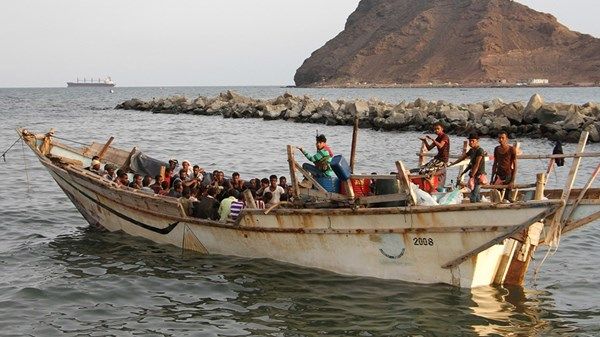 وفاة 68 مهاجراً وفقدان آخرين بغرق قارب قبالة سواحل اليمن