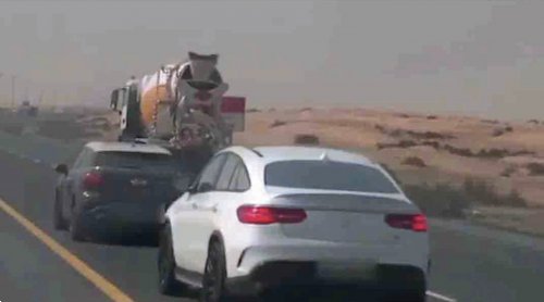 تحذير جديد للسائقين في السعودية.. هذا الخطأ الشائع على الطريق سيكلفك غرامة مرورية 300 ريال!