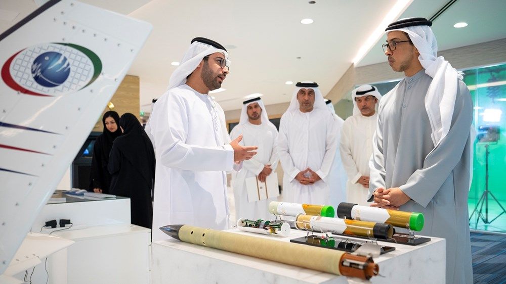 منصور بن زايد يزور المركز الوطني للأرصاد ويطلع على أبرز مشاريعه وتقنياته المتقدمة