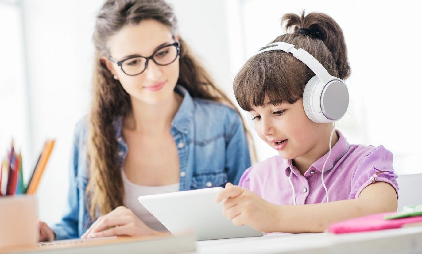 تطبيقات تعليمية مفيدة للأطفال بحسب عمرهم ودَور الآباء للاستفادة منها
