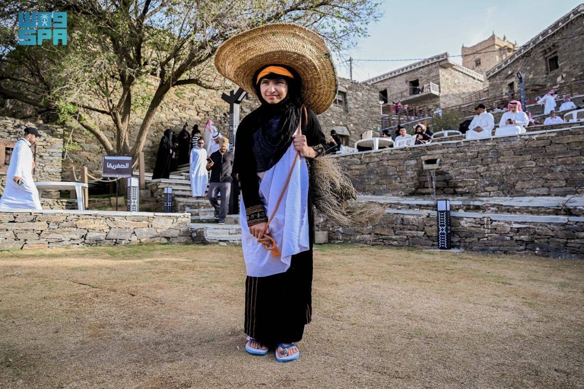 أعمال الأمهات قديما تجذب زوار مهرجان الأطاولة الثامن وتعيدهم لذكريات الماضي