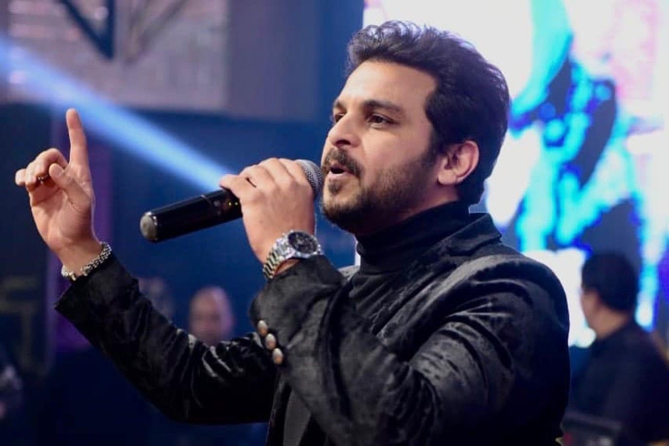 تفاصيل أولى أغاني محمد رشاد بعد الاحتفال بخطوبته