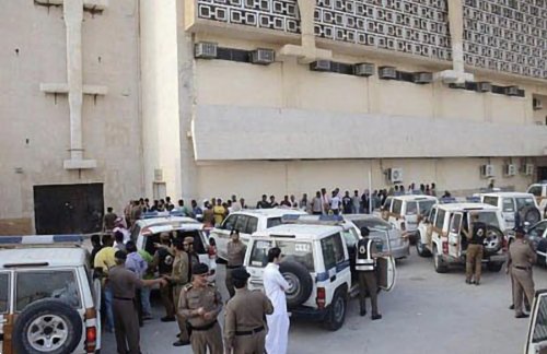 الجوازات السعودية تطلب من المواطنين والمقيمين الإبلاغ عن هذه الفئات من الوافدين. سيتم ترحيلهم حتى لو كانت إقاماتهم سارية الصلاحية