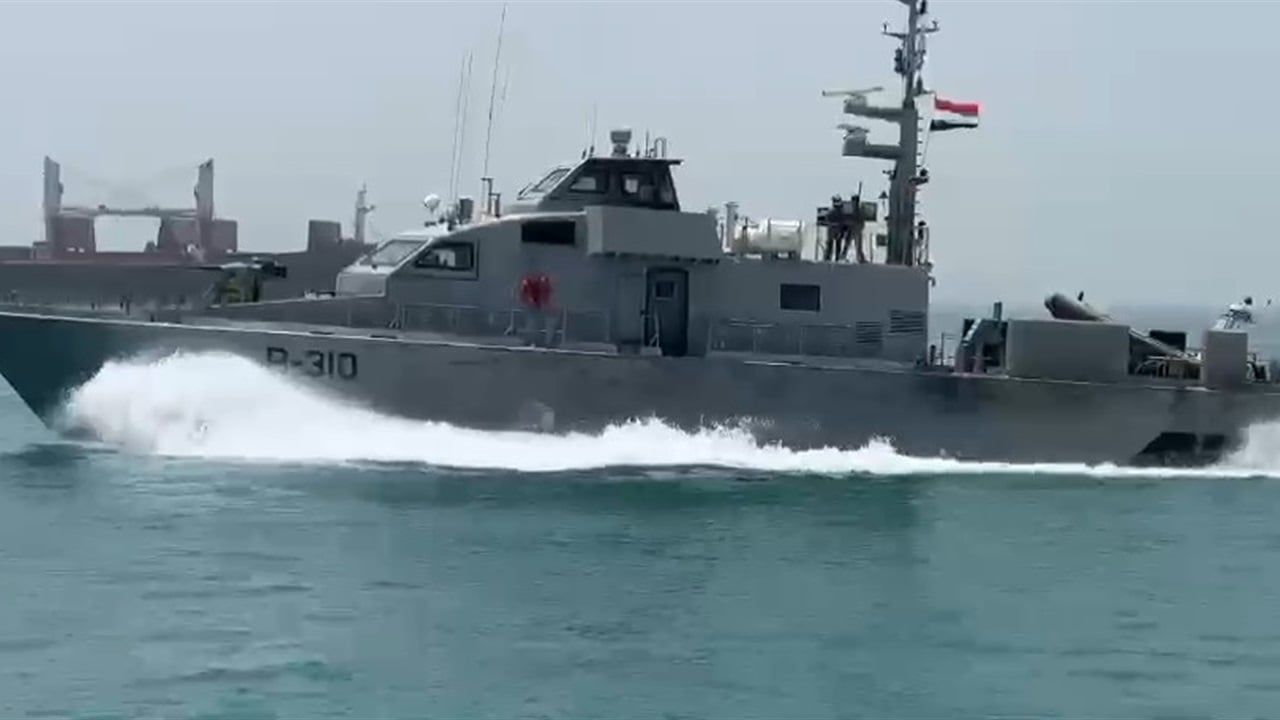 القوات العراقية تنزل على متن ناقلات "مجهولة" في المياه الإقليمية (فيديو)