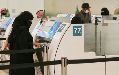 قرار مفاجئ من الداخلية السعودية: إعفاء شامل من رسوم الإقامة للوافدين من 7 مهن و 4 جنسيات.. ابتداءً من هذا الموعد