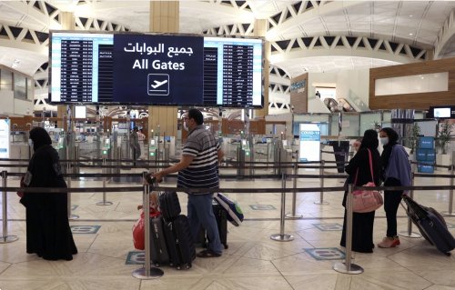 ليلة طويلة للمقيمين في السعودية بعد خبر مفاجئ بشأن تمديد تأشيرة الزيارة العائلية المتعددة 2025 والجوازات تحسم المسألة