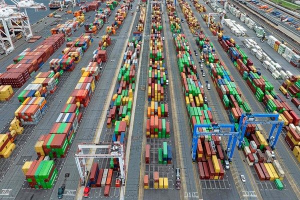 رسوم ترامب الجمركية الجديدة تدخل حيز التنفيذ