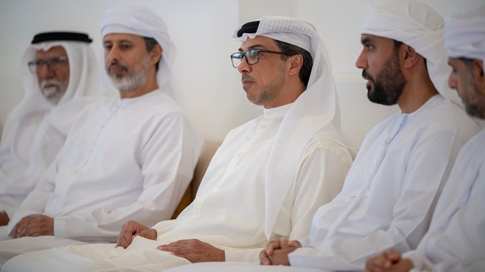 منصور بن زايد يعزي في وفاة صالح مبارك بن صنيف المنهالي