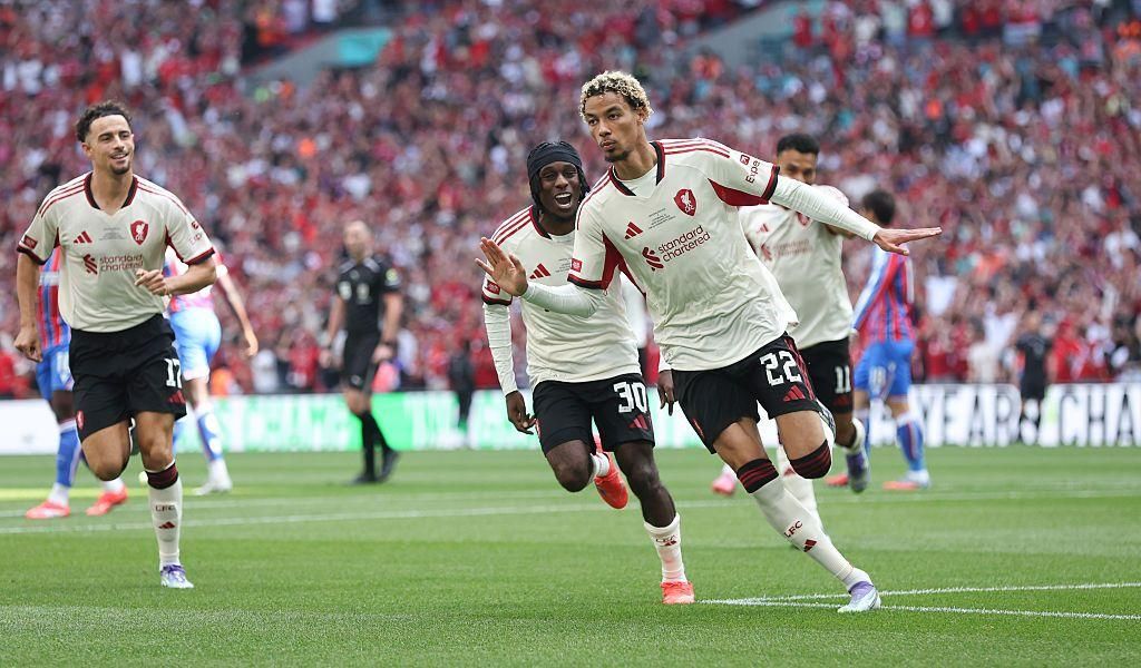 ليفربول يفتتح الموسم أمام بورنموث وسط عواصف الصفقات