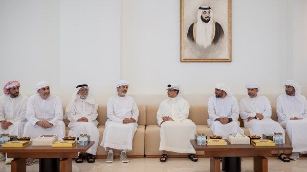 منصور بن زايد يعزي في وفاة صالح مبارك بن صنيف المنهالي