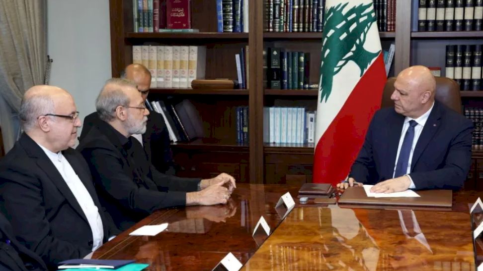 كيف علّق اللبنانيون على زيارة علي لاريجاني؟