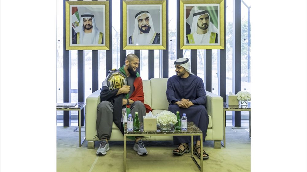 زايد بن محمد بن زايد يستقبل البطل الإماراتي حمزة شيماييف المتوج بلقب العالم للوزن المتوسط «UFC»
