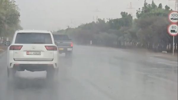 أمطار غزيرة على العين