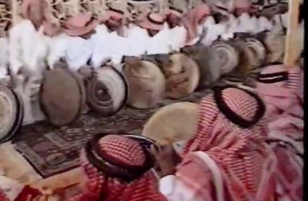 المسند يسلط الضوء على سامري عنيزة الذي يروي قصة الفن الشعبي في المملكة .. فيديو