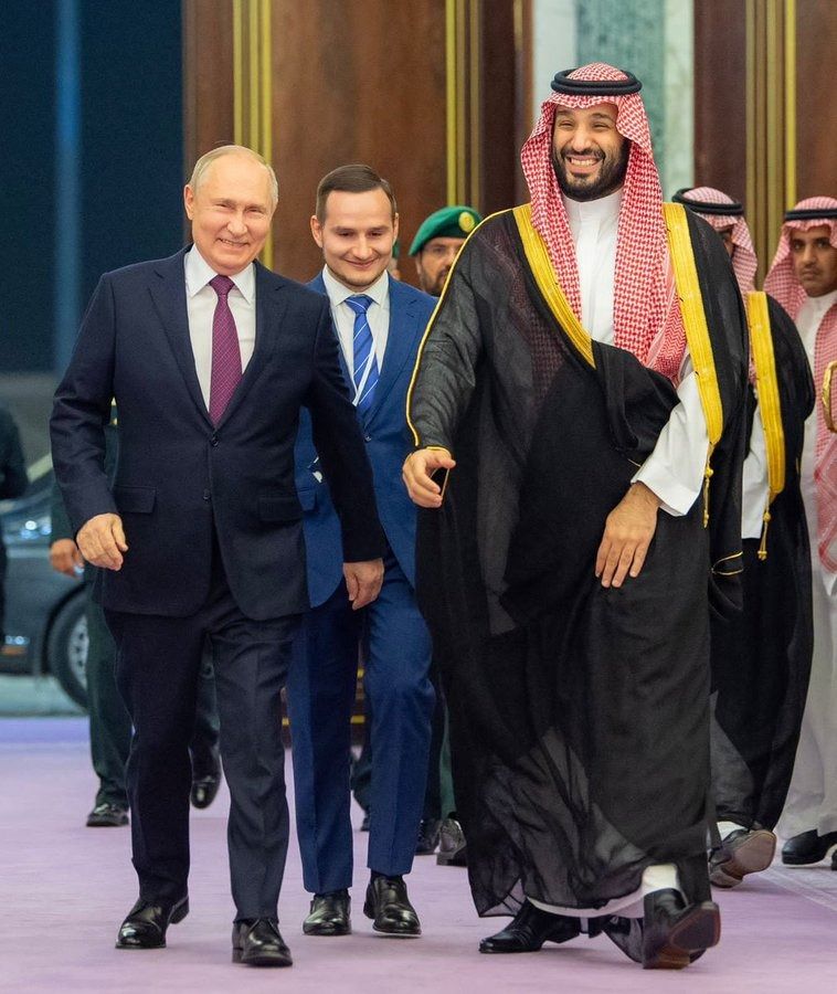 ولي العهد يتلقى اتصالا هاتفيا من بوتين