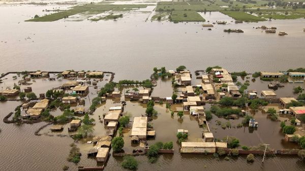 باكستان تعيد فتح الطرق في مناطق الفيضانات