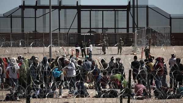 لماذا قررت واشنطن طلاء الجدار الحدودي باللون الأسود؟