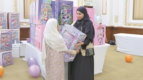 «الشارقة الخيرية» توزع 6500 حقيبة مدرسية