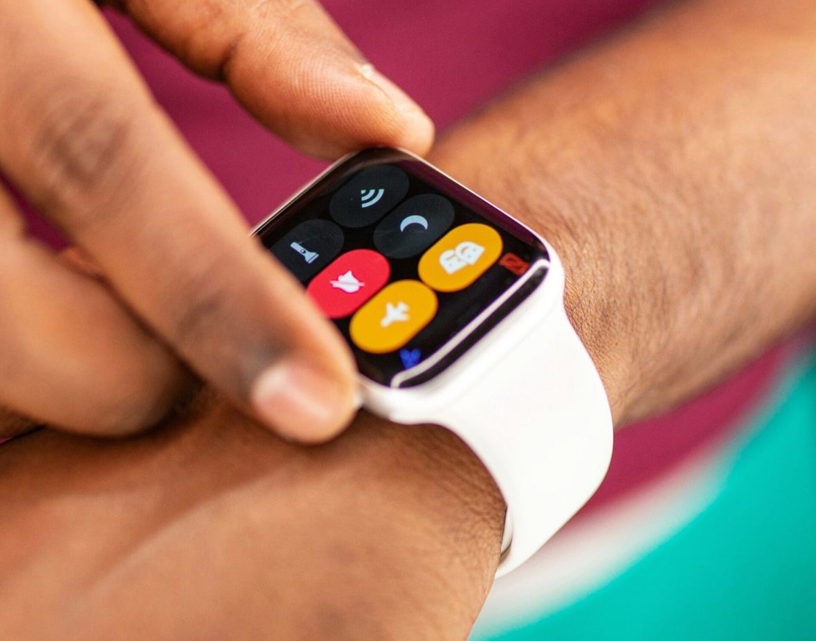 تكنولوجيا: تسريب في الكود يكشف عن ترقيتين كبيرتين في Apple Watch Series 12