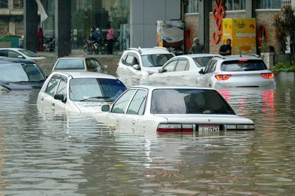 قتلى جراء أمطار موسمية جديدة في باكستان