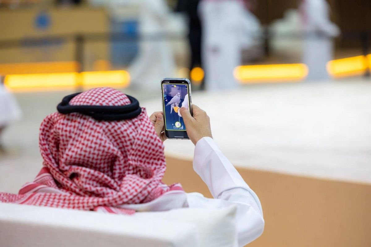 بيع 3 صقور بـ111 ألف ريال في خامس ليالي المزاد الدولي لمزارع إنتاج الصقور 2025