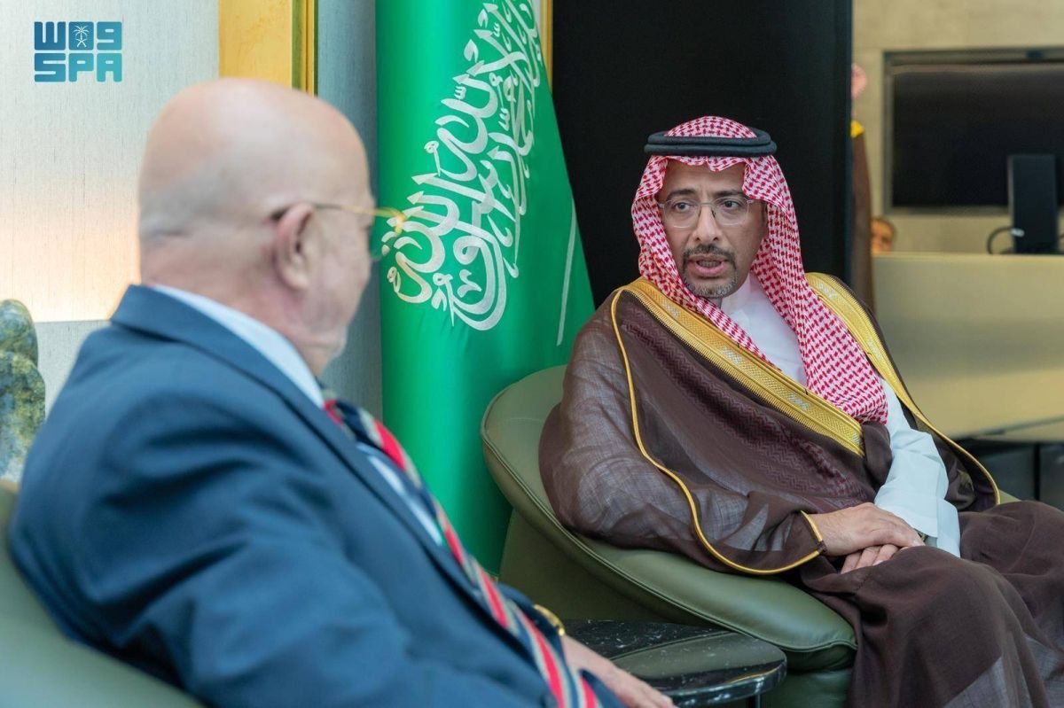 وزير الصناعة والثروة المعدنية يبحث تعزيز التعاون وتنمية الاستثمارات المشتركة مع نظيره السوري