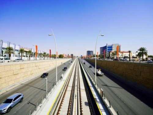 اغلاق طريق حيوي في الرياض والهيئة الملكية تدعو جميع السائقين إلى استخدام هذه التحويلة المرورية البديلة
