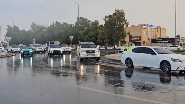 أمطار على مناطق في العين