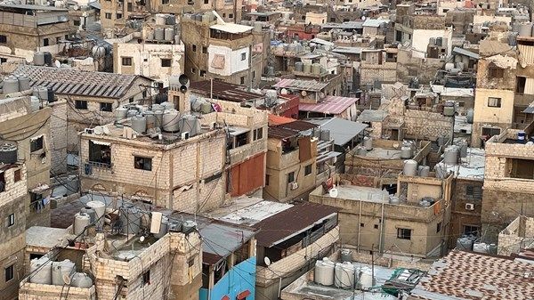 لبنان يبدأ نزع السلاح من المخيمات داخل بيروت