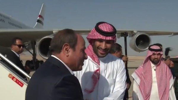وصل الرئيس السيسي إلى نيوم في زيارة خاصة للسعودية