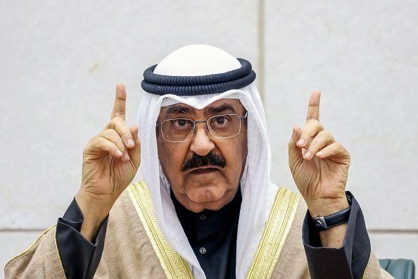 جدل في الكويت بعد إغلاق صحيفة وقناة "الصباح" بسبب إسقاط جنسية مالكها