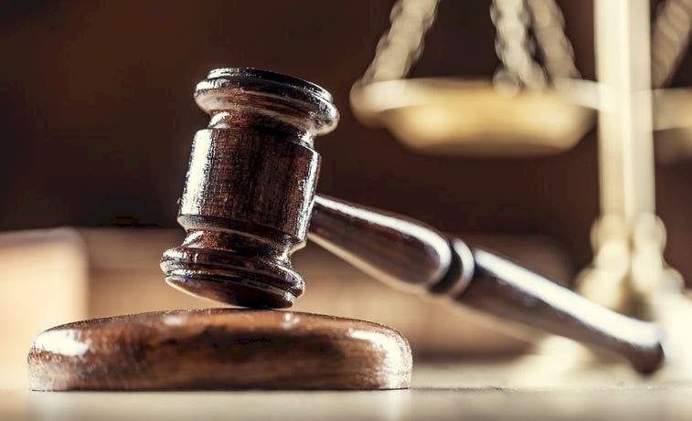 جدل في الكويت بعد إغلاق صحيفة وقناة "الصباح" بسبب إسقاط جنسية مالكها