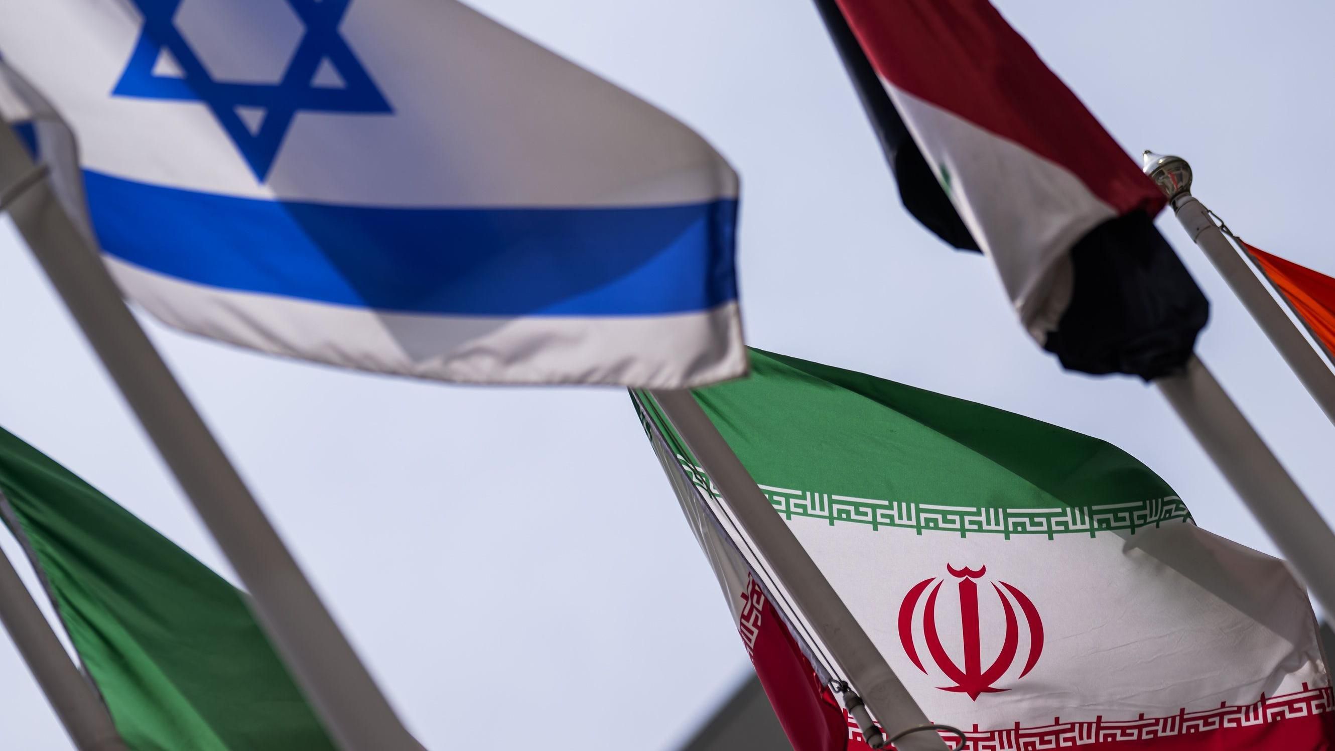 فورين بوليسي: في الشرق الأوسط، هل نشهد عودة إلى الحرب الباردة؟