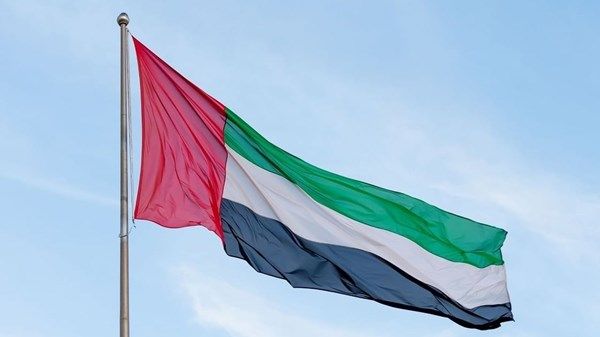 حكام الإمارات يعزون خادم الحرمين بوفاة والدة الأمير فهد بن مقرن