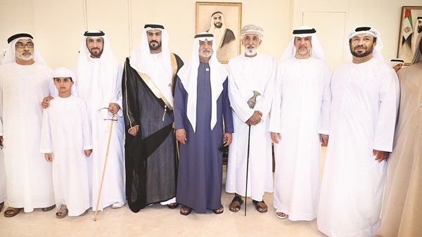 نهيان بن مبارك يحضر أفراح الظاهري والعرياني في العين