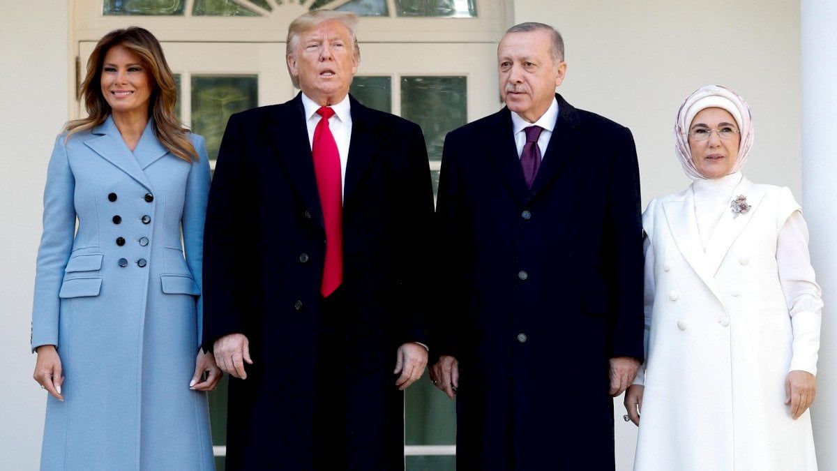 زوجة أردوغان تدعو ميلانيا ترامب إلى كسر الصمت و"توسيع نطاق مناصرتها"