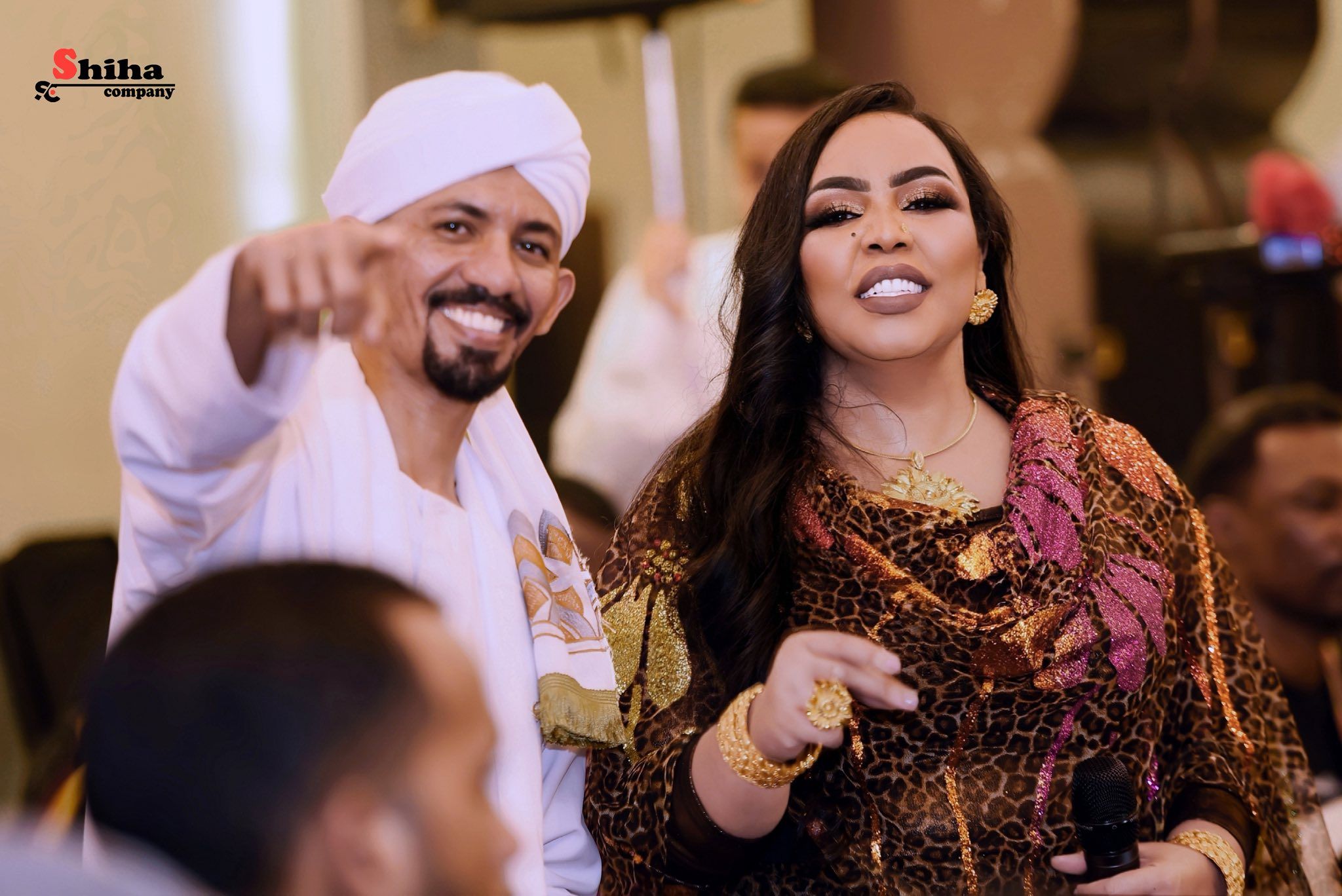 شاهد بالفيديو.. المطرب علي الشيخ ينصح الجمهور: (ما تدوا الفنانين أكتر من حقهم وبعضهم يتعامل بتعالي كأنهم مخترعين الذرة)