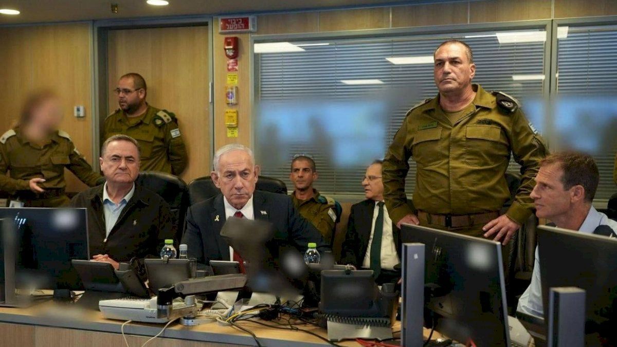 إسرائيل تضرب المجمع الرئاسي في صنعاء.. فهل حدثت اغتيالات؟ (فيديو)